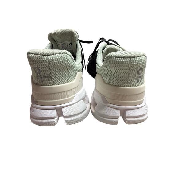 On Cloudflyer 4 Running Shoes Black White Helion CloudTec Women’s Size 10 - Picture 3 of 9